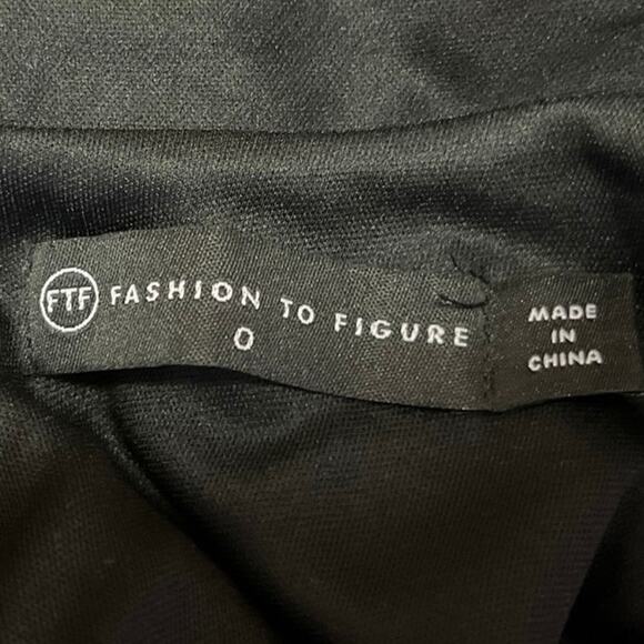 Fashion to Figure Leandra Black Puff Sleeve Metallic Sequin Ruched Crop Top Sz L - Picture 8 of 9